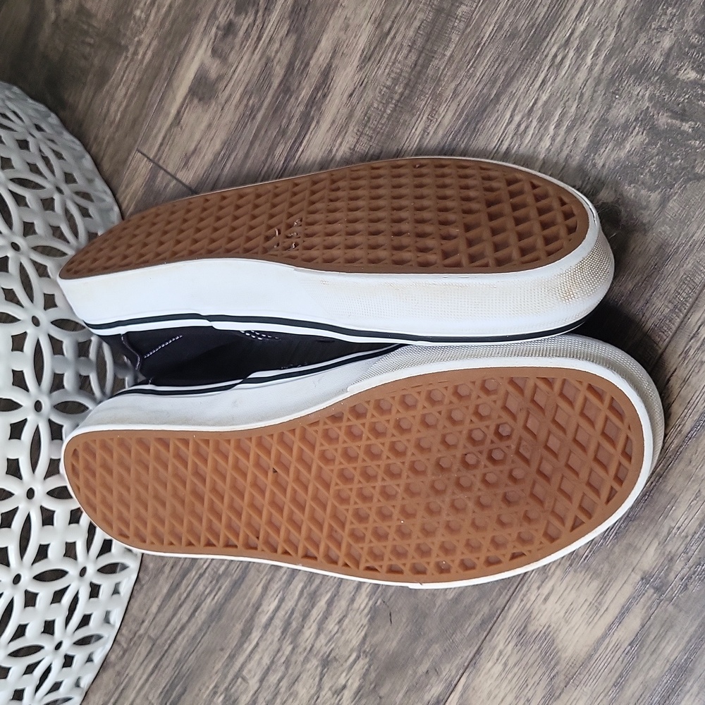 VANS - Picture 3 of 4